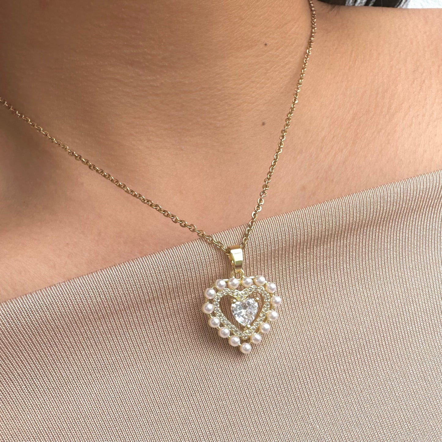 Collar Corazón y Perlas en Acero Dorado