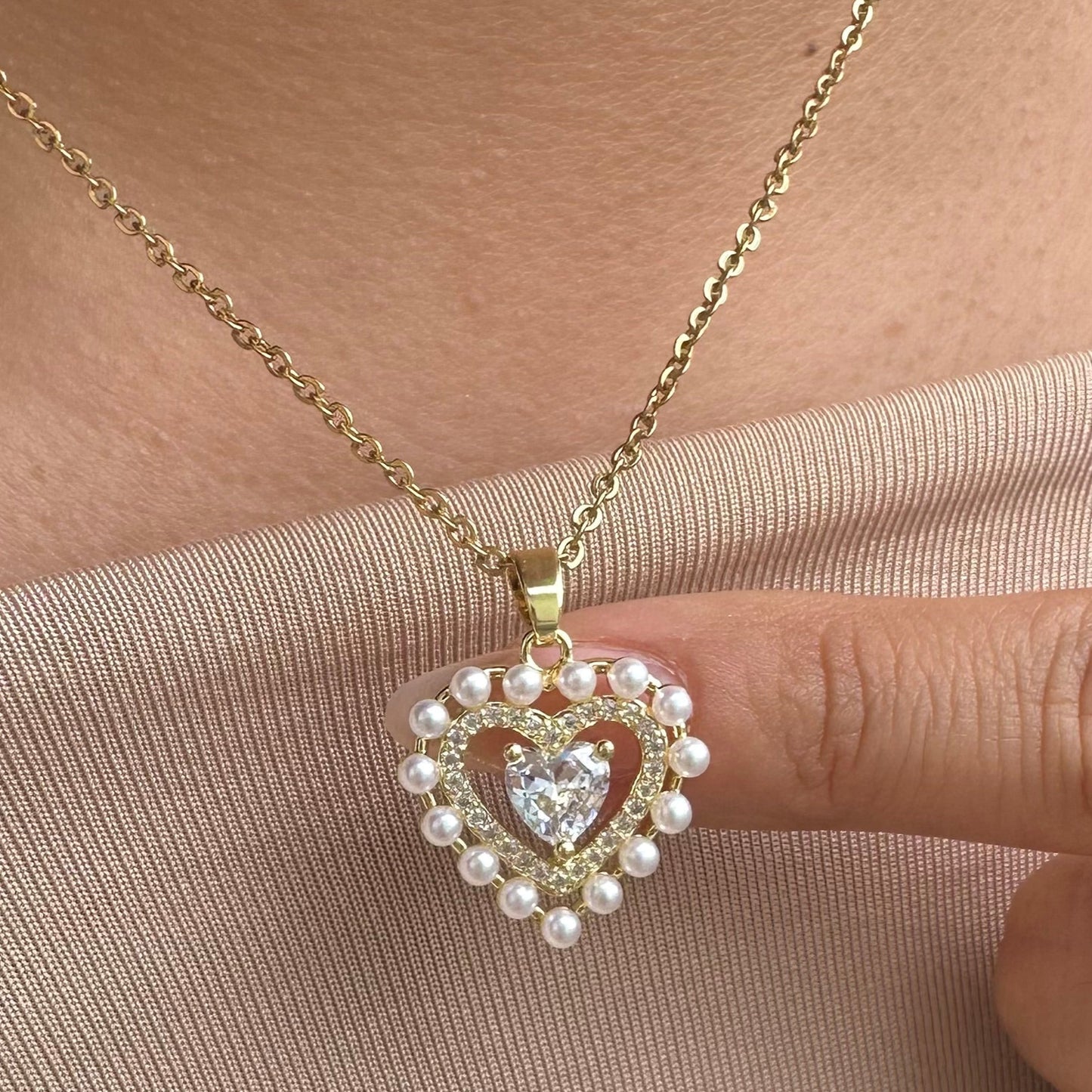 Collar Corazón y Perlas en Acero Dorado
