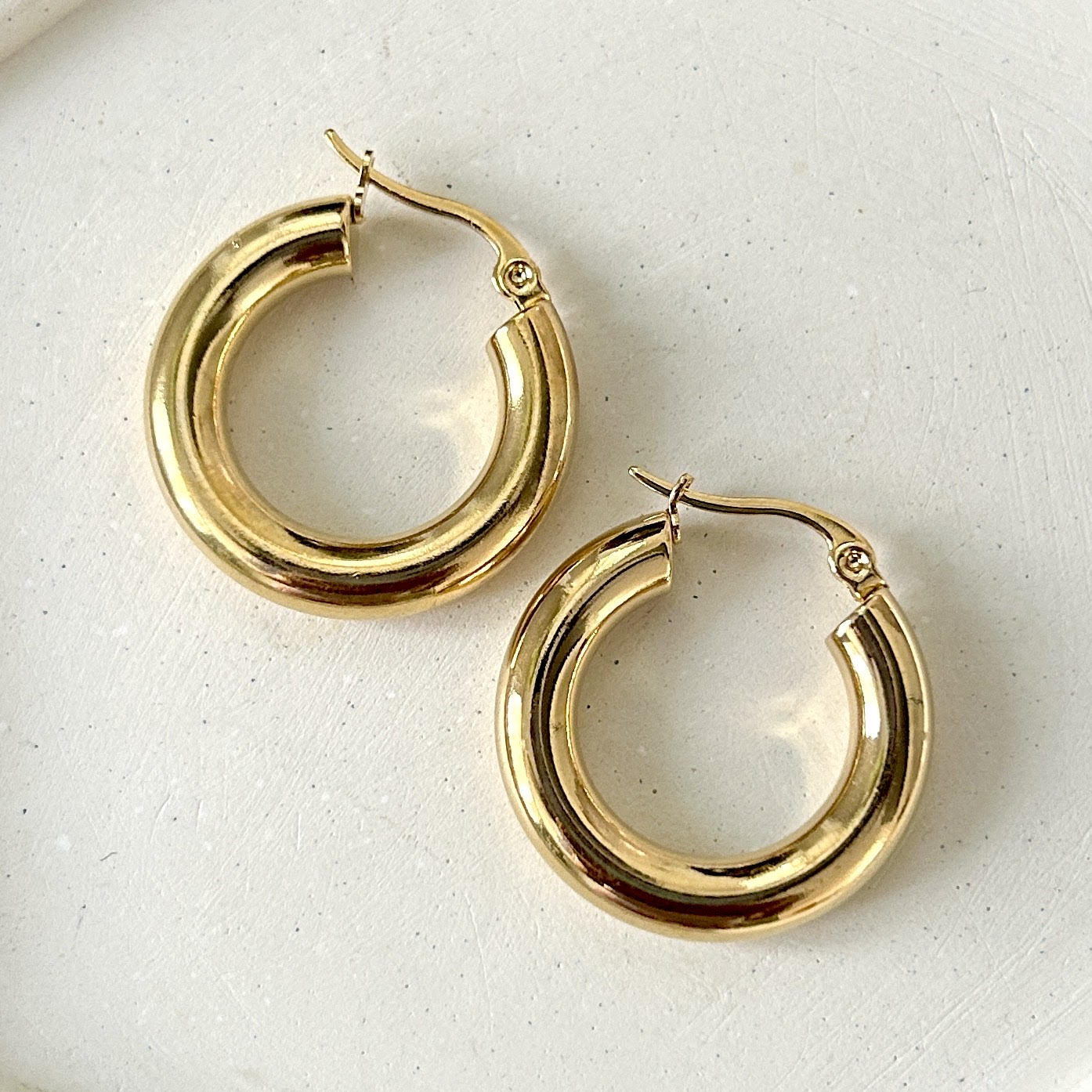 Argollas Chunky Lisas en Acero Dorado