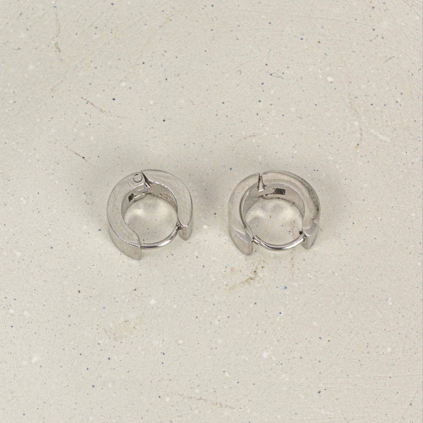 Argollas Hindú Gruesas Pequeñas en Acero