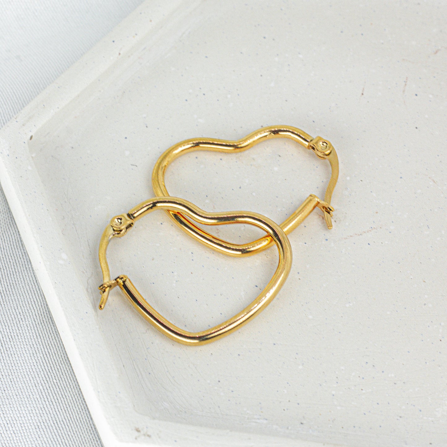 Argollas Corazón en Acero Dorado