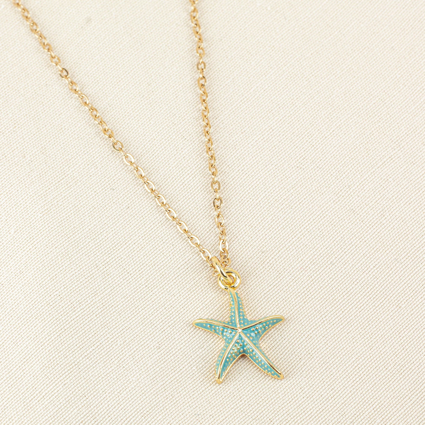 Collar Estrella de Mar en Acero Dorado