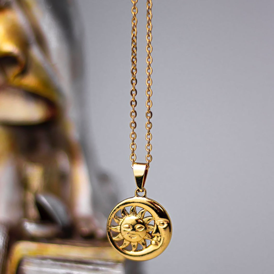 Collar Sol y Luna en Acero Dorado