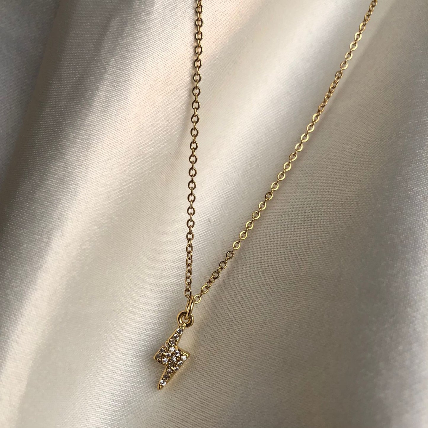 Collar Bling Lightning en Acero Dorado