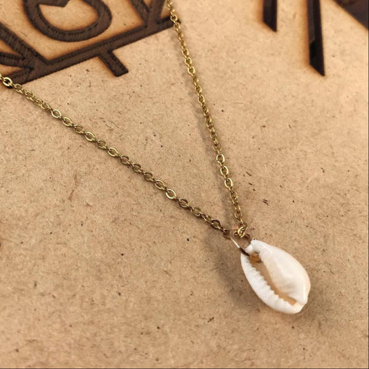 Collar Classic Shell en Acero Dorado