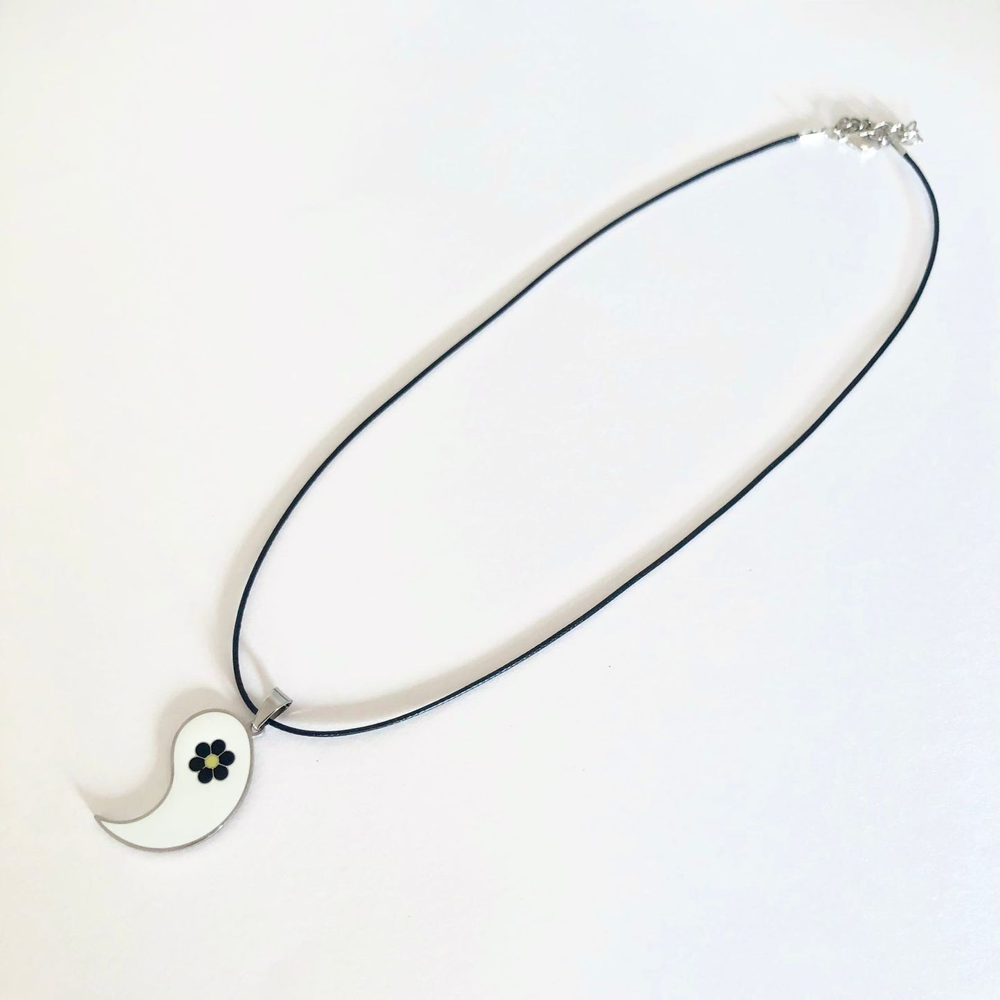 Collares Yin Yang Flower en Acero